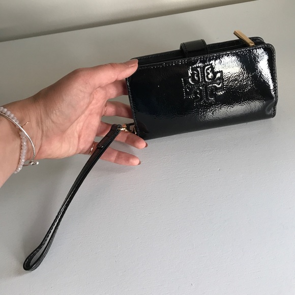Tory Burch Handbags - Tory Butch Wallet/ Wristlet